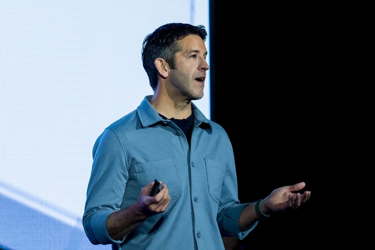 El futuro CEO de Apple, John Ternus, en el lanzamiento del MacBook Neo el mes pasado.