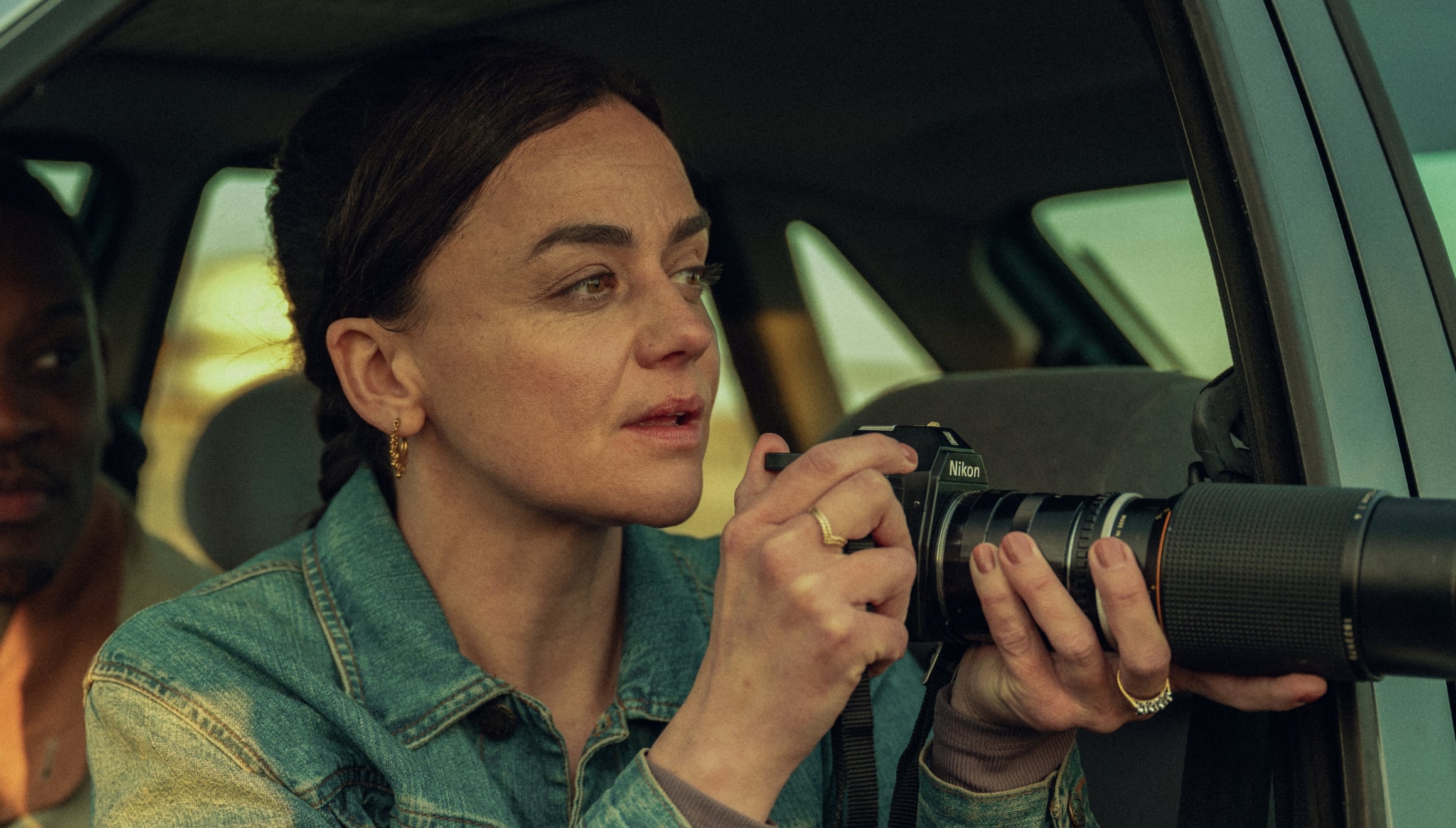 La actriz Hayley Squires como Kat en una escena de la serie "Legends" (Foto: Netflix)