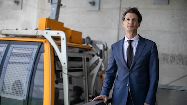 Pelayo Castro, director para las Américas del Servicio Europeo de Acción al Exterior (SEAE), en el teleférico de Miraflores. Esta es una inversión europea.