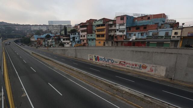 Apagones asestan un golpe demoledor a la caótica economía venezolana