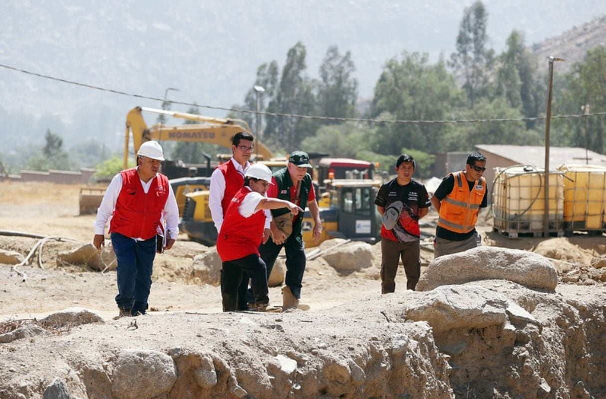 Resulta conveniente asumir una inversión estratégica. Ampliar los límites de gasto fiscal y endeudamiento público para acomodar un déficit temporal es necesario y adecuado. ( Foto: Contraloría)