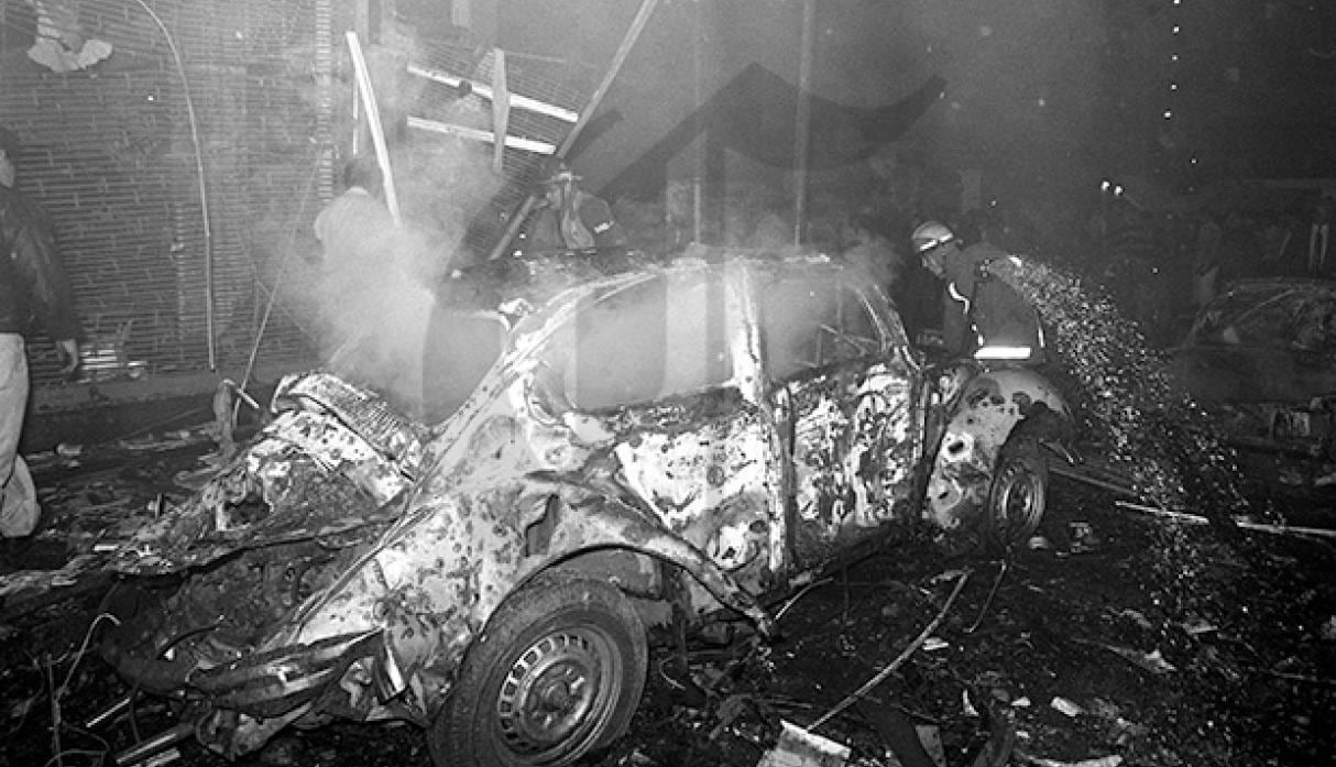 El atentado perpetrado por Sendero Luminoso, uno de los más feroces que Lima sufrió en 12 años de terrorismo, mató a 25 personas e hirió a otras 155 personas. (Foto: Archivo Histórico El Comercio)