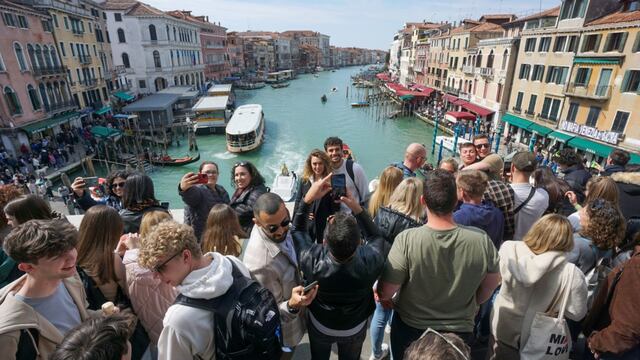 Venecia busca combatir “sobreturismo” con nueva cuota de cinco euros