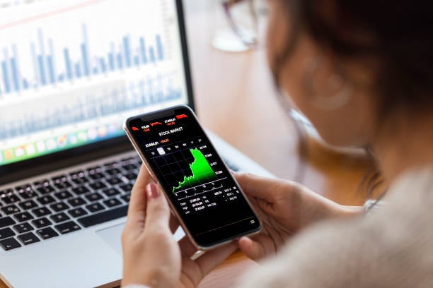 Activos de riesgo resisten la volatilidad de tasas: ¿qué se espera para el cierre de 2026?
