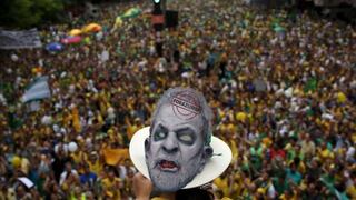 Rousseff y Lula batallan contra descontento popular y ofensiva judicial