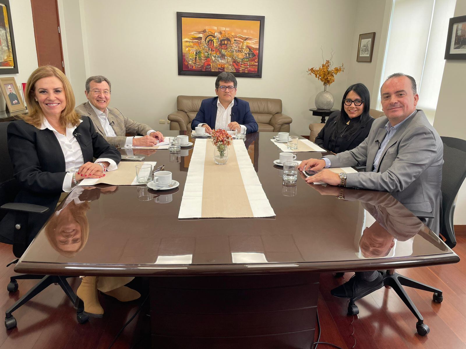 De izquierda a derecha: Violeta Orozco, Global Head of Diversity, Equity & Inclusion en Konecta; Alejandro Fontana, Profesor Principal e Investigador del PAD; Victor Melgarejo, editor central de Gestión, Lizeth Díaz Palomino, gerente de Atracción, Aprendizaje y Desarrollo de Pacífico Seguros;
Giancarlo Ameghino Andaluz, Gerente de Gestión y Desarrollo Humano del Grupo Crossland.