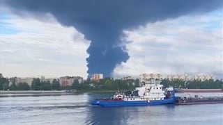 Un muerto y dos sitios petroleros incendiados por ataque con drones en Rusia