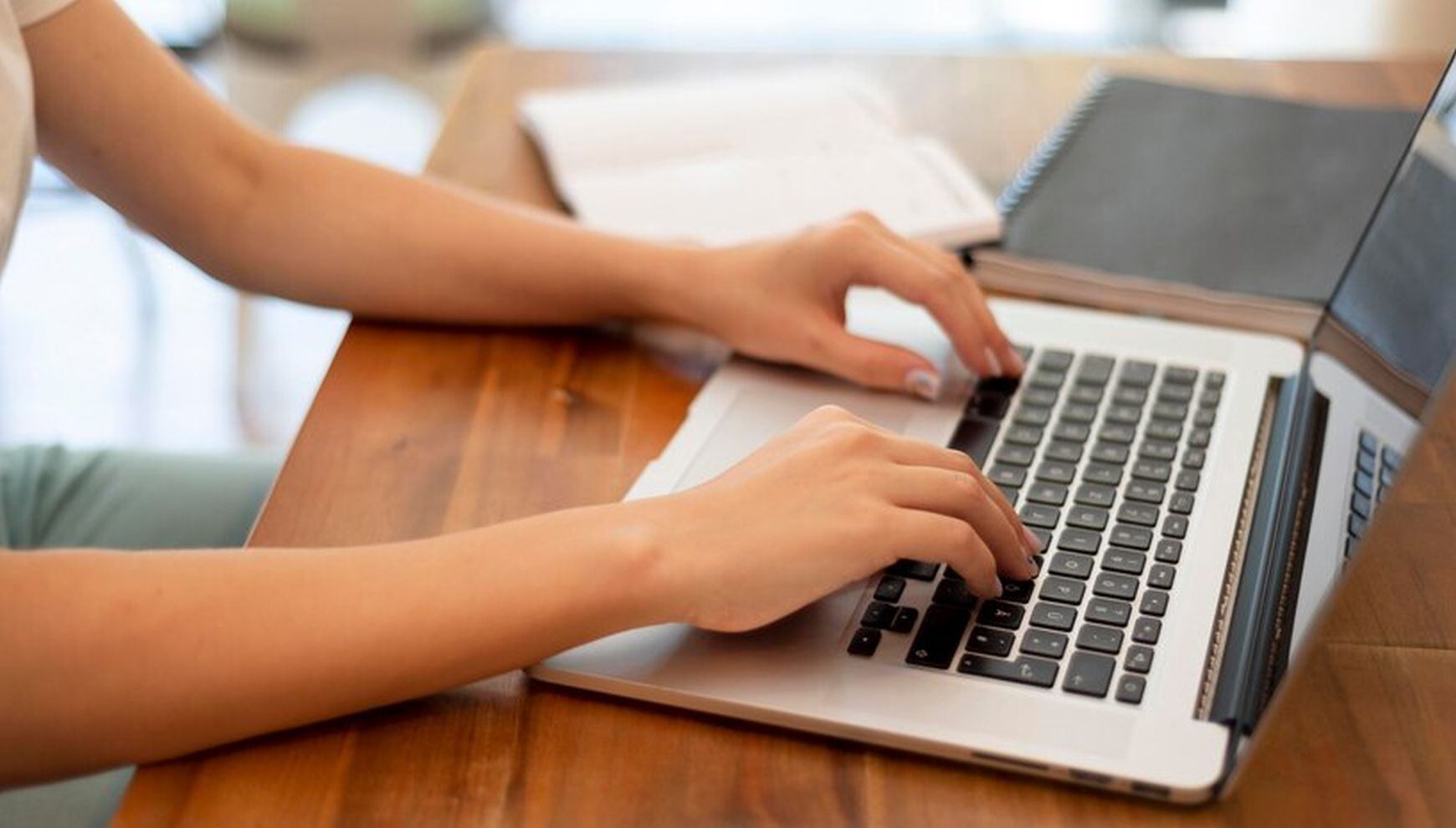 De manera fácil y sencilla podrás crear tu cuenta en línea de USCIS (Foto: Freepik)