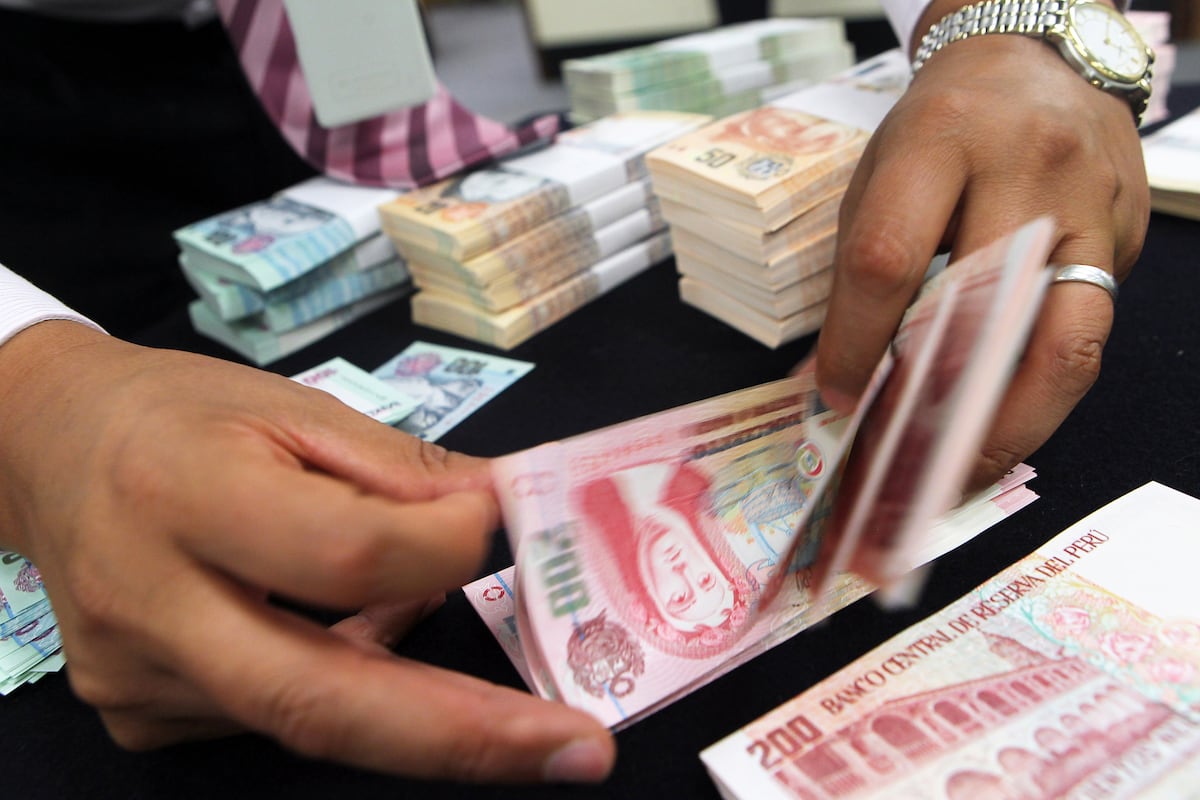 Bancarización. La tenencia de cuentas bancarias en un segmento etario se elevó en 20 puntos porcentuales en los últimos años. (Foto: GEC)