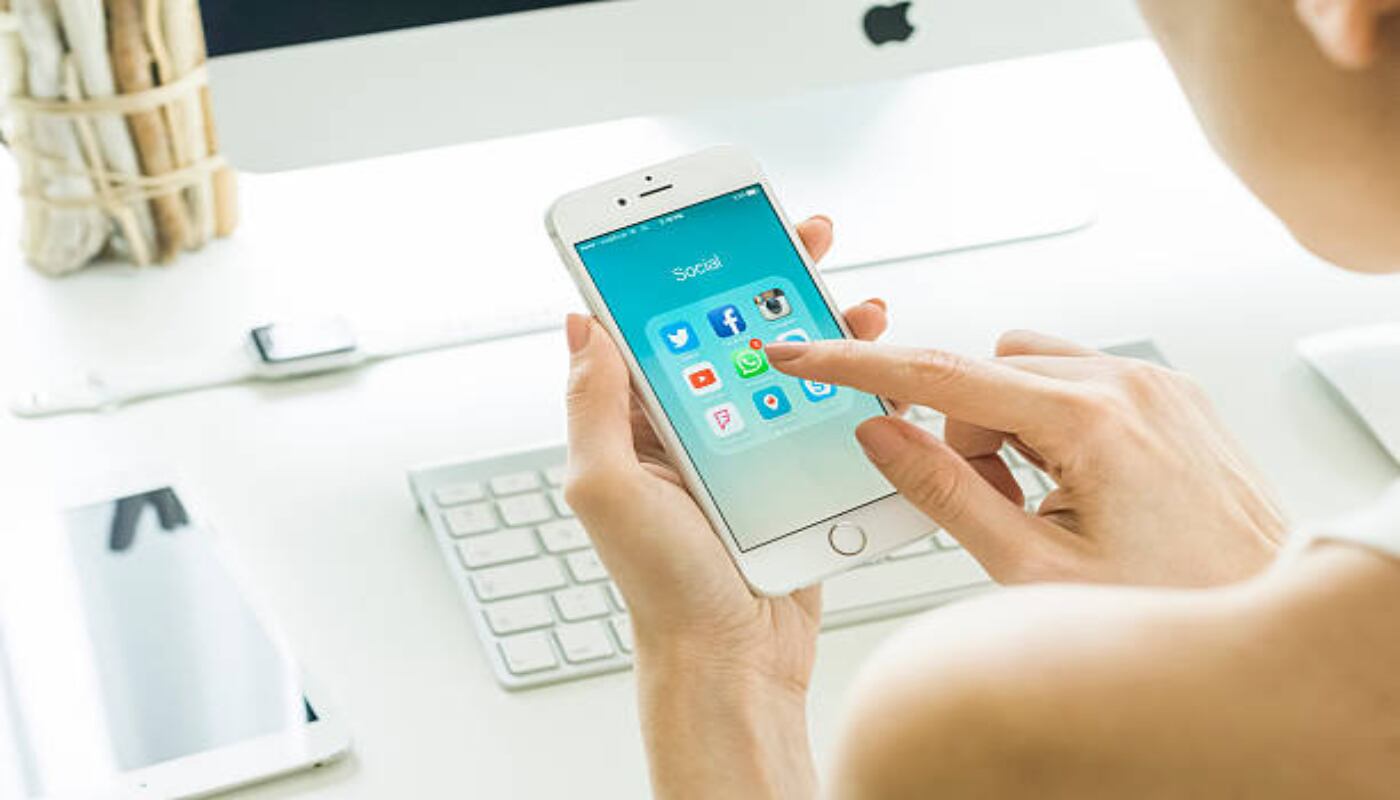 El vehículo que más se utiliza hoy para la extorsión es Facebook y WhatsApp. (Fuente: iStock)