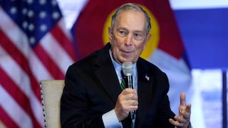 Rivales demócratas acusan a Bloomberg de “comprar” elección