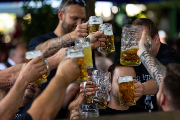El consumo de cerveza artesanal se recuperó en los primeros tres meses del 2024 con respecto al primer trimestre del 2023 por un mayor consumo en bares, restaurantes, entre otros lugares. (Foto: Getty Images)