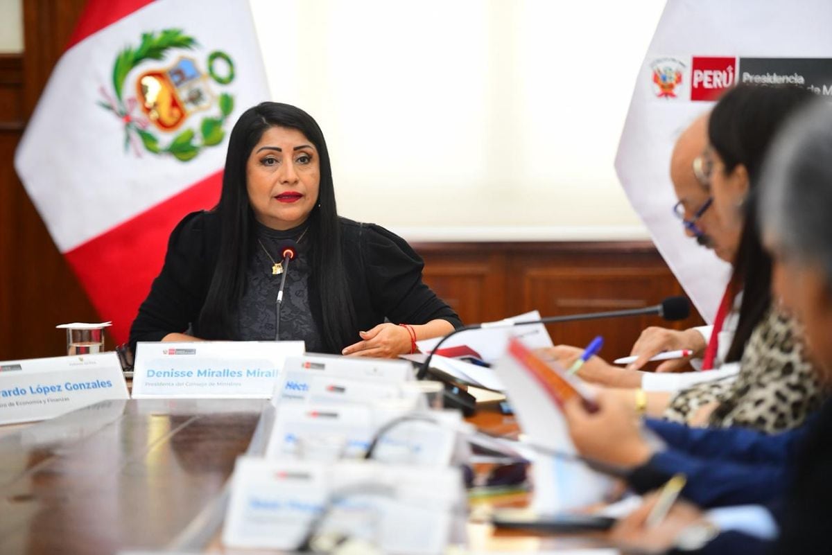La jefa del Gabinete, Denise Miralles, se reunió con la bancada de Somos Perú como parte de la ronda de diálogo previo a la solicitud de voto de confianza ante el Congreso. Foto: PCM.