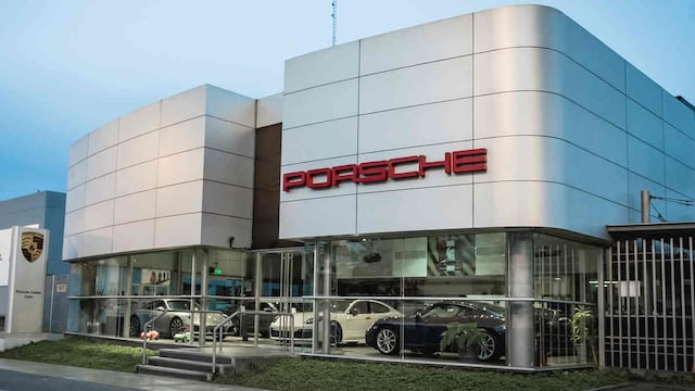 Porsche pisa el acelerador en las actualizaciones y expansión de electrolineras