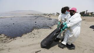OEFA: Repsol sería multada si continúa limpiado las playas con arena mezclada con petróleo crudo
