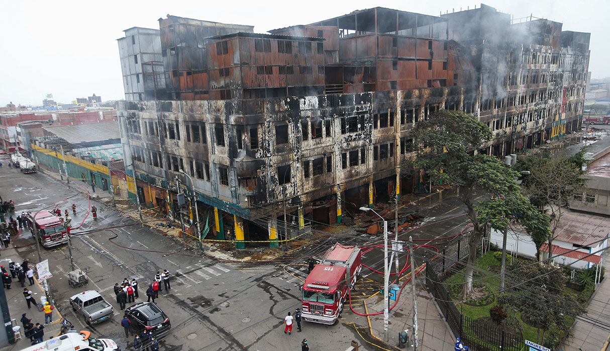 Edificio Nicolini quedó inservible, tras incendio de junio del 2017. FOTO : ROLLY REYNA / EL COMERCIO PERU