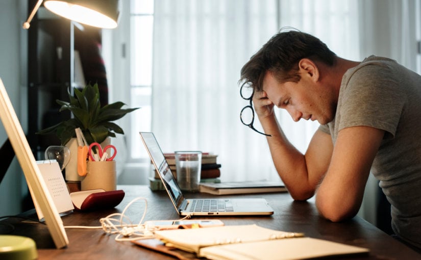 El 53% de los trabajadores peruanos expresa sentirse frustrado por no haber alcanzado sus sueños laborales. (Foto: Difusión)