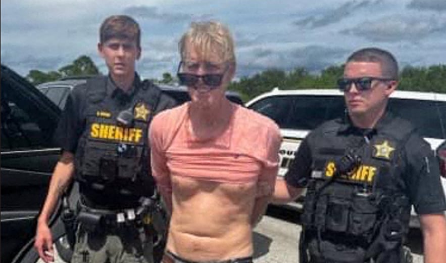 En esta imagen difundida el 16 de septiembre de 2024 por la Oficina del Sheriff del Condado de Martin se muestra a Ryan Wesley Routh después de su arresto en el condado de Martin, Florida, el 15 de septiembre. (Foto de HANDOUT / OFICINA DEL SHERIFF DEL CONDADO DE MARTIN / AFP)