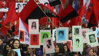 Miles de chilenos marchan en recuerdo de las víctimas de la dictadura