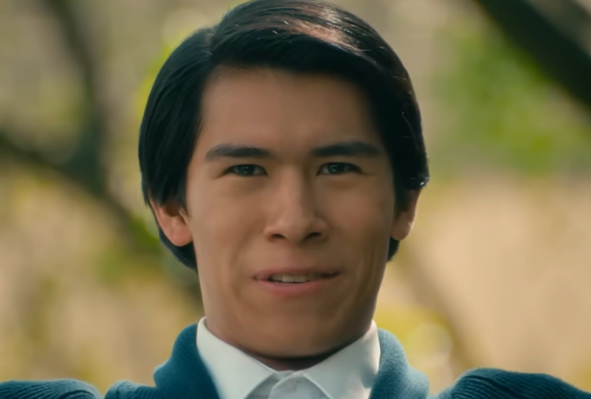 Tenoch (Virgilio Delgado) propone continuar con el negocio de venta de tareas en la segunda temporada de la serie mexicana "Nadie nos va a extrañar" (Foto: Amazon Prime Video)