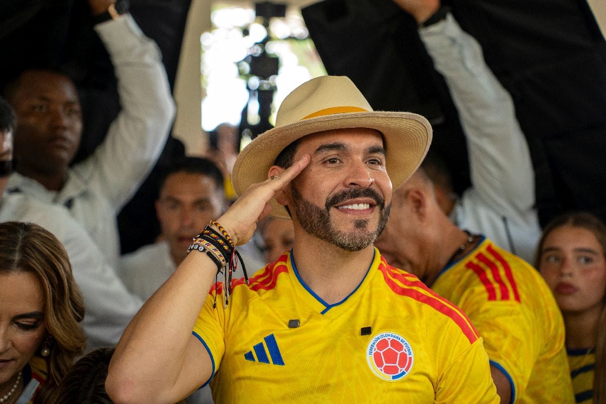 Abelardo de la Espriella llega para emitir su voto en un colegio electoral durante la segunda vuelta de las elecciones presidenciales en Barranquilla, Colombia, el domingo 21 de junio de 2026.