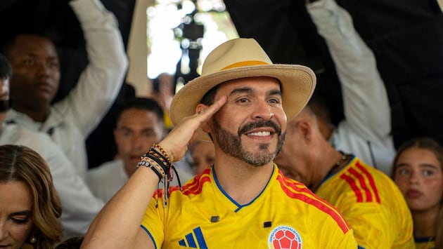 Colombians Vote In Presidential Runoff Election