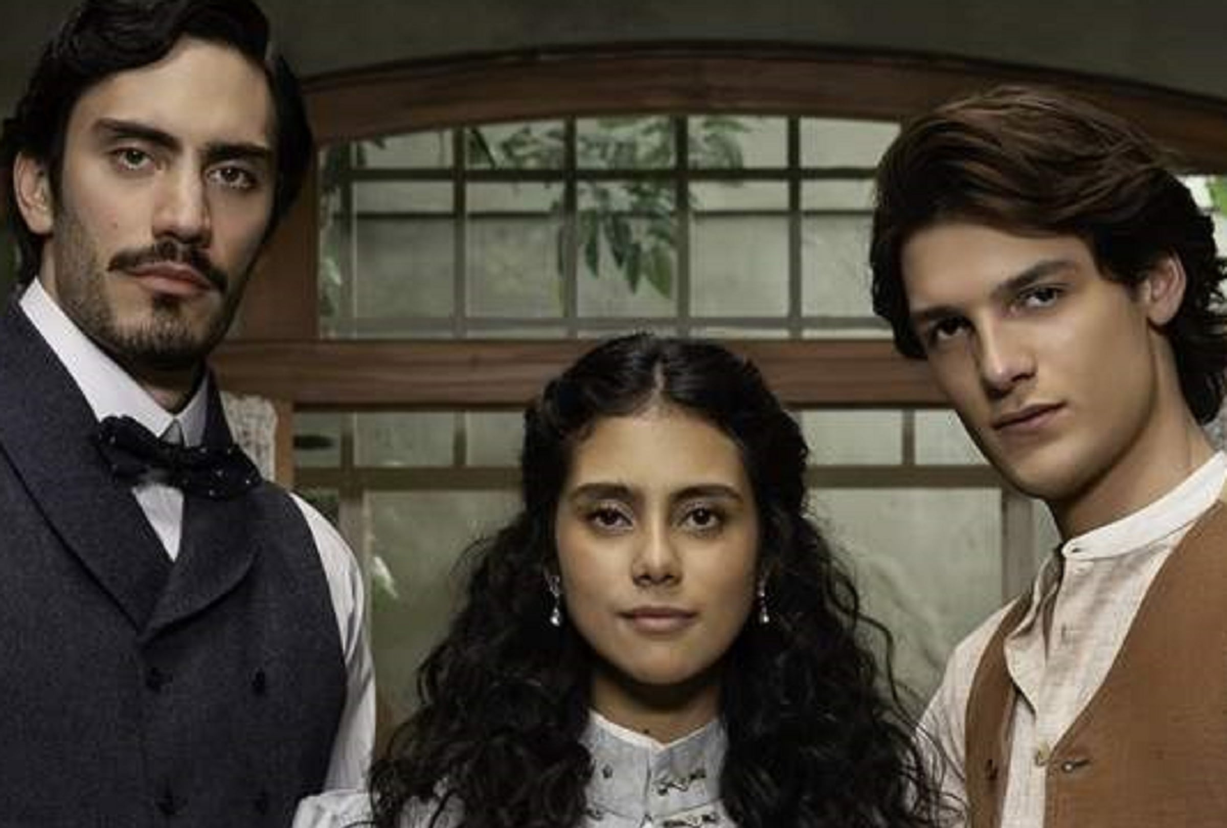 Iván Amozurrutia como Antonio Zavalza, Renata Vaca como Emilia Sauri y Juan Pablo Fuentes como Daniel Cuenca en la serie mexicana "Mal de amores" (Foto: Netflix)