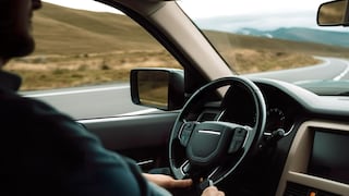 Abrir la puerta del auto también tiene reglas: qué es el “Dutch Reach” y qué responsabilidades marca la ley en Illinois