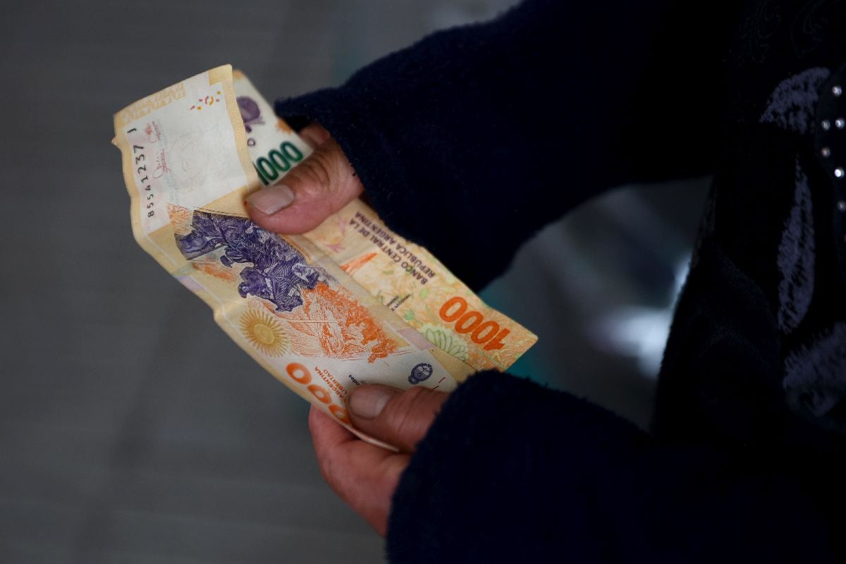 Billetes de peso argentino frente a una casa de cambio en Buenos Aires, Argentina, el miércoles 22 de octubre de 2025. Fotógrafo: Tomas Cuesta/Bloomberg