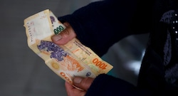 Peso argentino desafía la historia y se convierte en un inesperado “refugio”