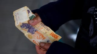 Peso argentino desafía la historia y se convierte en un inesperado “refugio”