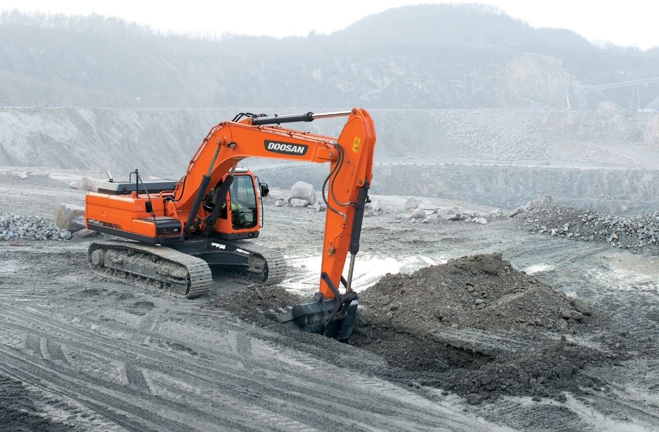 El proyecto Cucho constituye un sistema tipo pórfido de cobre-molibdeno-plata de gran escala, parcialmente aflorante y con un acceso logístico considerado favorable para una exploración avanzada. (Foto referencial: Epiroc)