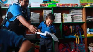 Uno de cada dos niños y adolescentes venezolanos que viven en Perú no asiste a la escuela