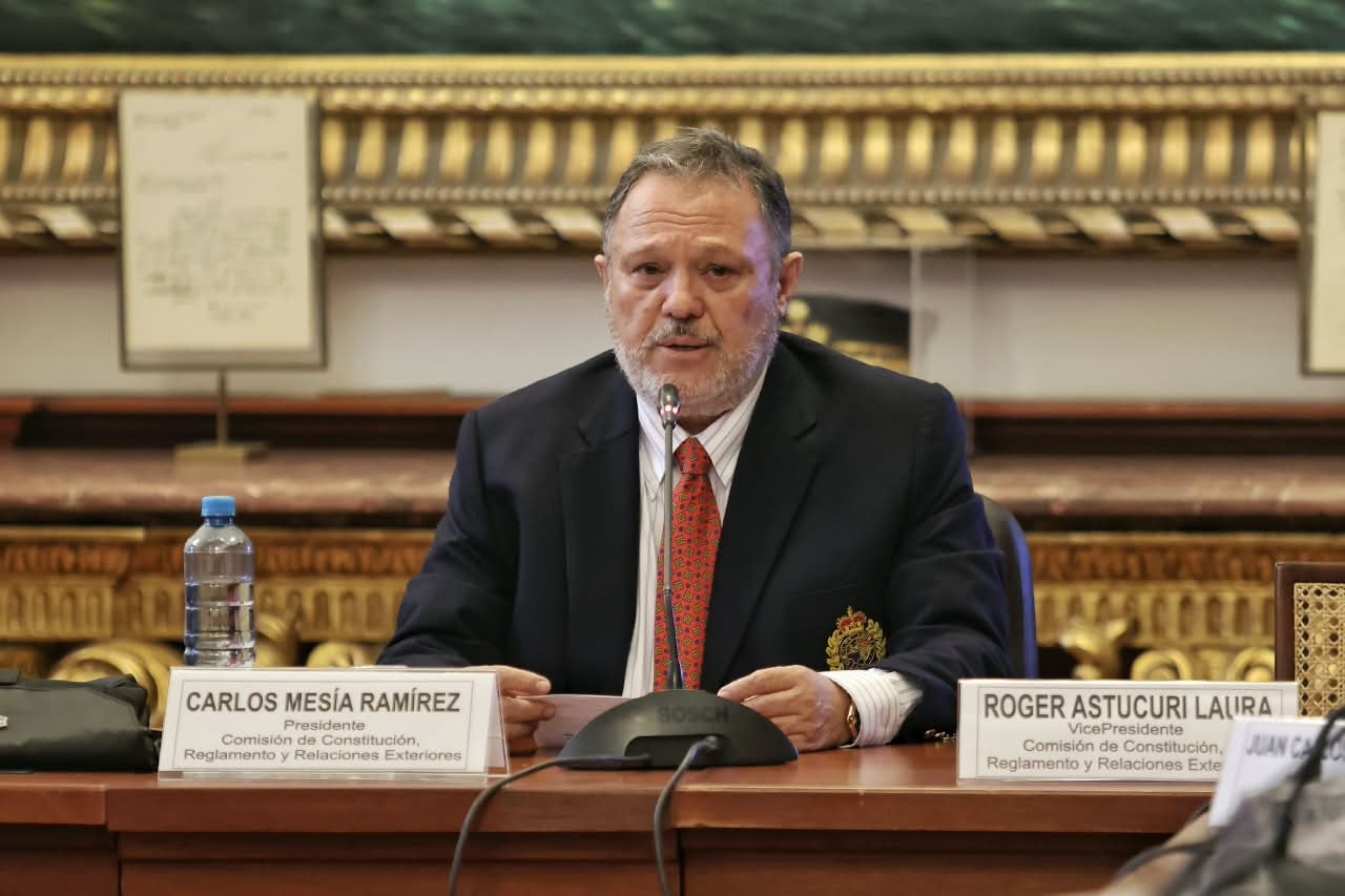 El presidente del grupo parlamentario, Carlos Mesía, suspendió la sesión “hasta nuevo aviso”. Foto: GEC