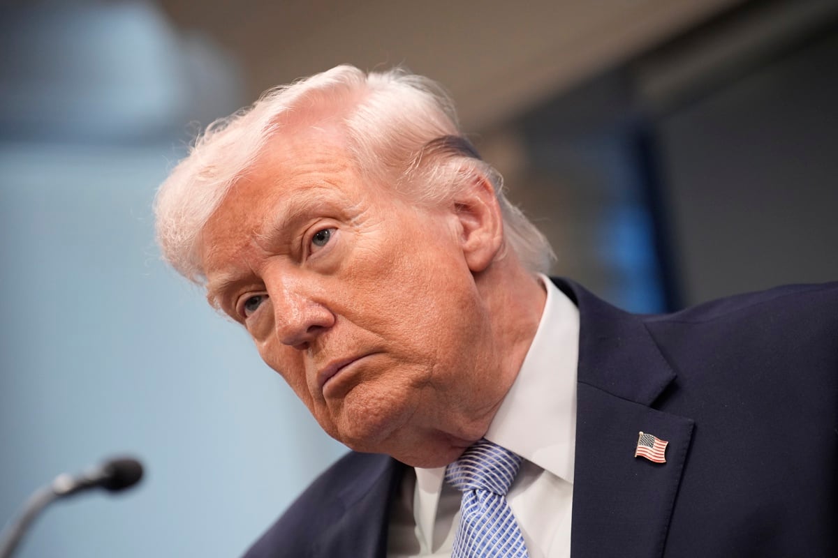 El presidente estadounidense Donald Trump informa a los medios de comunicación sobre Irán desde la sala de prensa James S. Brady de la Casa Blanca en Washington, DC, EE. UU., el 6 de abril de 2026. (EFE/EPA/YURI GRIPAS / POOL)