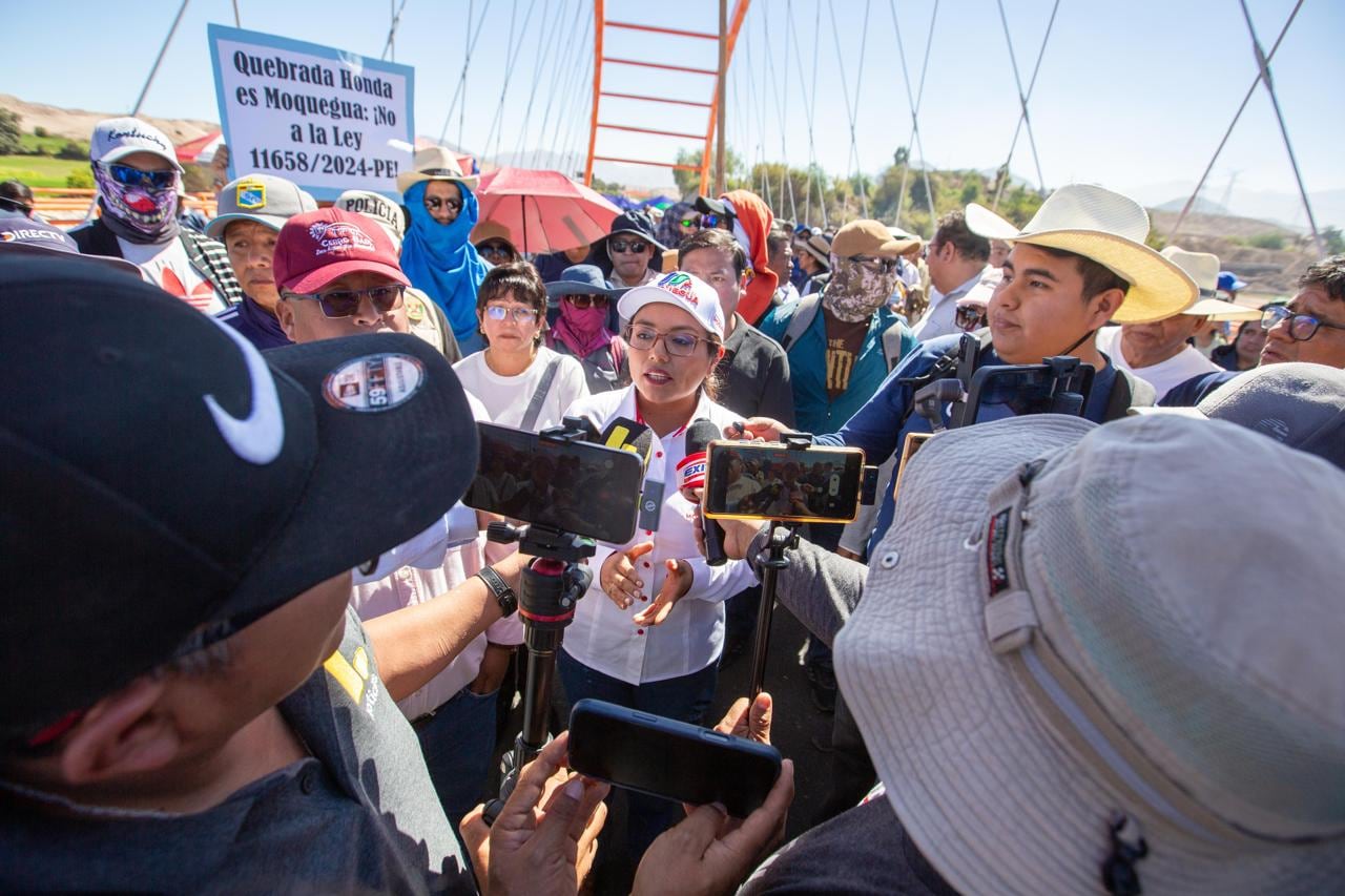 La gobernadora Gilia Gutiérrez advirtió que, si el Ejecutivo promulga la ley en el contexto de transición de gobierno, se generará un conflicto social que escalará en el sur del país. Foto: Difusión