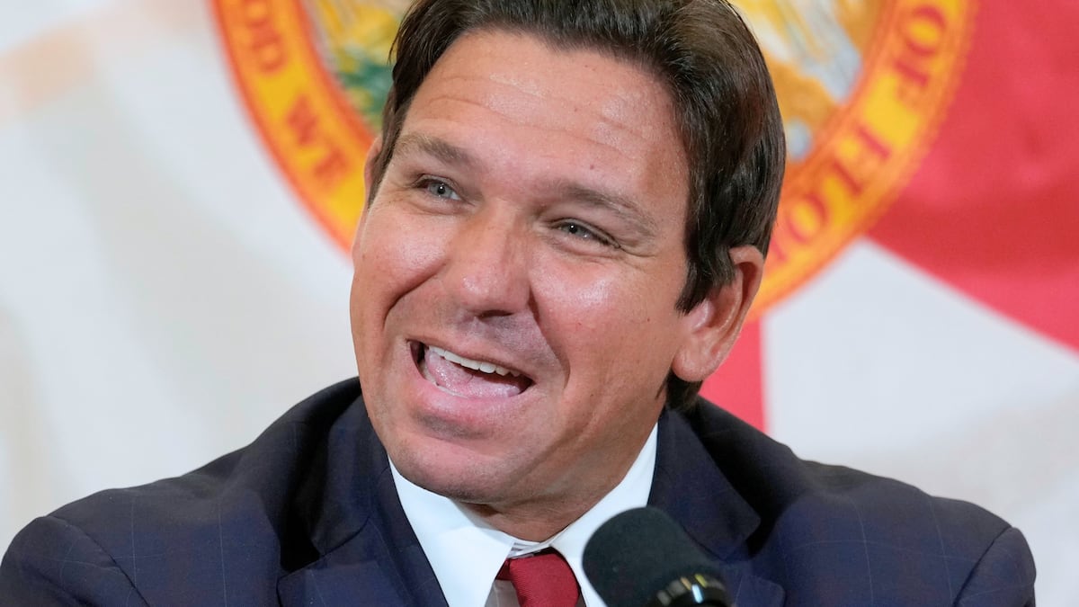 Ron DeSantis firmó la ley HB 7031E y ya está vigente: propietarios de Florida pueden recuperar hasta US$500 si realizan estas mejoras en sus casas