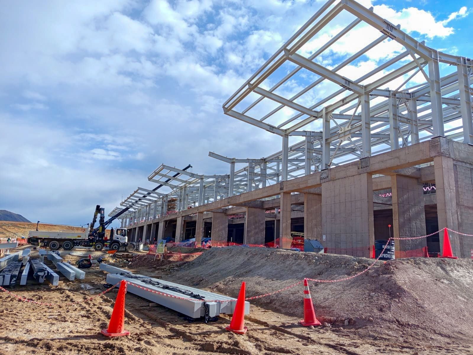 Además del aeropuerto de Chinchero se necesita iniciar con el tren de cercanías que uniría el terminal con la ciudad de Cusco, así como las construcciones de túneles y una carretera de doble calzada para los nuevos accesos a la ciudad. (Imagen: Agencia Andina)