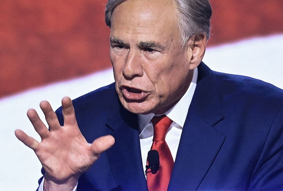 Si la Legislatura de Texas la aprueba, los distritos no podrían contratar ni conservar empleados con visas H-1B. Críticos advierten que la decisión complicaría la cobertura de vacantes especializadas (Foto: Andrew Caballero-Reynolds / AFP)