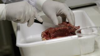 Escándalo en Brasil deja contenedores de carne varados en el mar