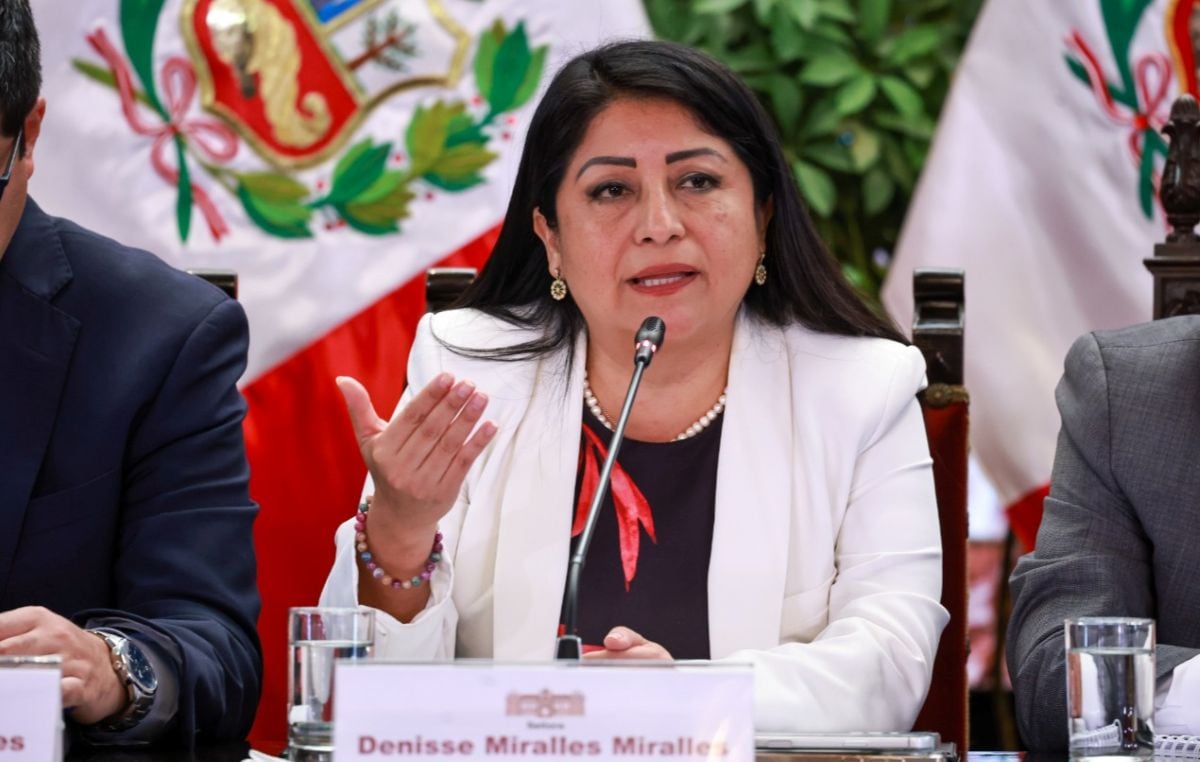 La premier Denisse Miralles anunció teletrabajo, clases remotas y medidas de apoyo a hogares y taxistas tras la sesión del Consejo de Ministros por la contingencia en el suministro de gas natural. Foto: PCM.