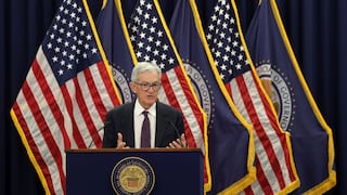 Powell sugiere pausa en recortes de tasas y mercados reaccionan, ¿qué pasó con las acciones y bonos?
