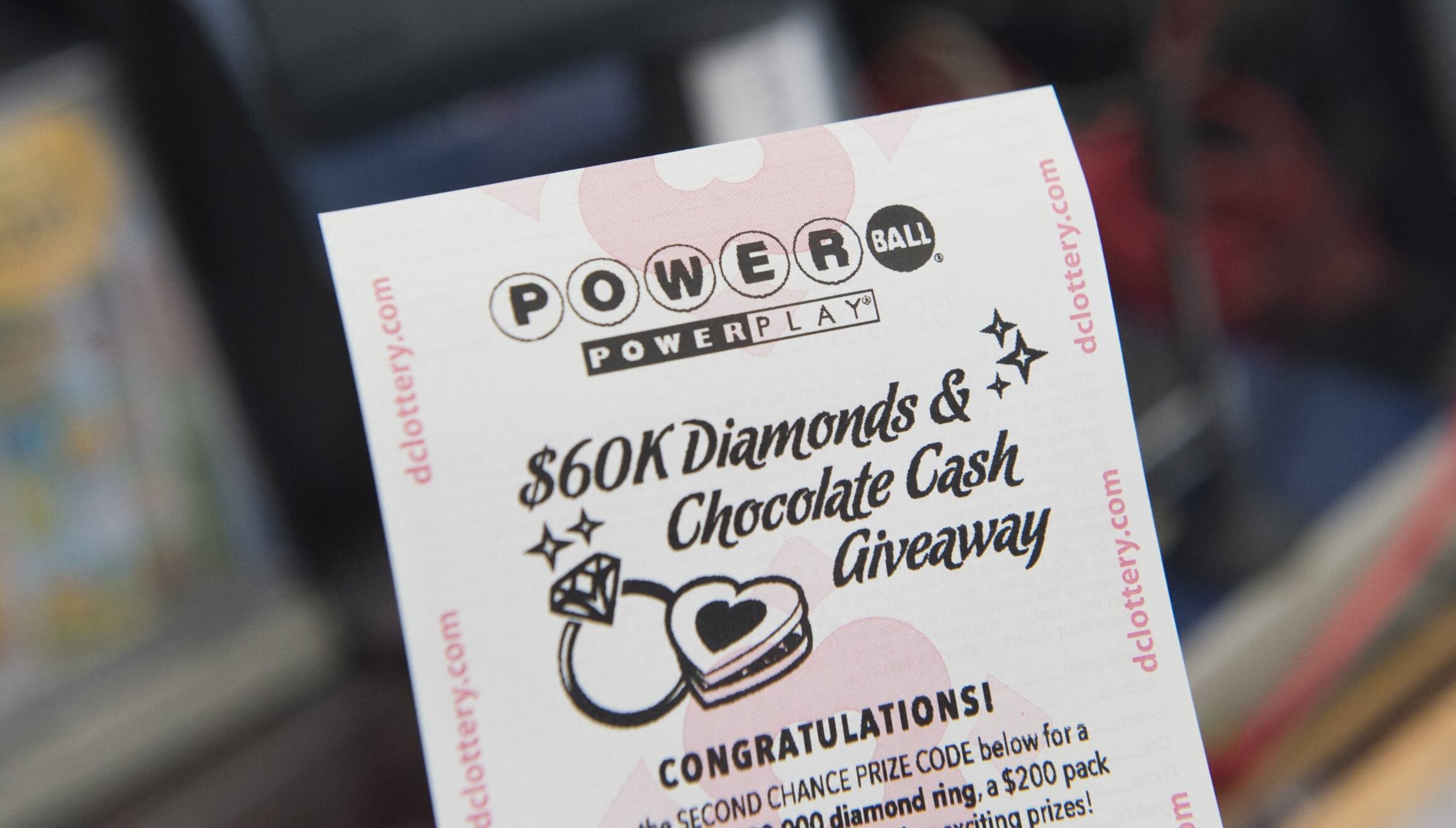 Cheng Saephan dijo que Dios escogió los números por él al jugar el Powerball (Foto: AFP)