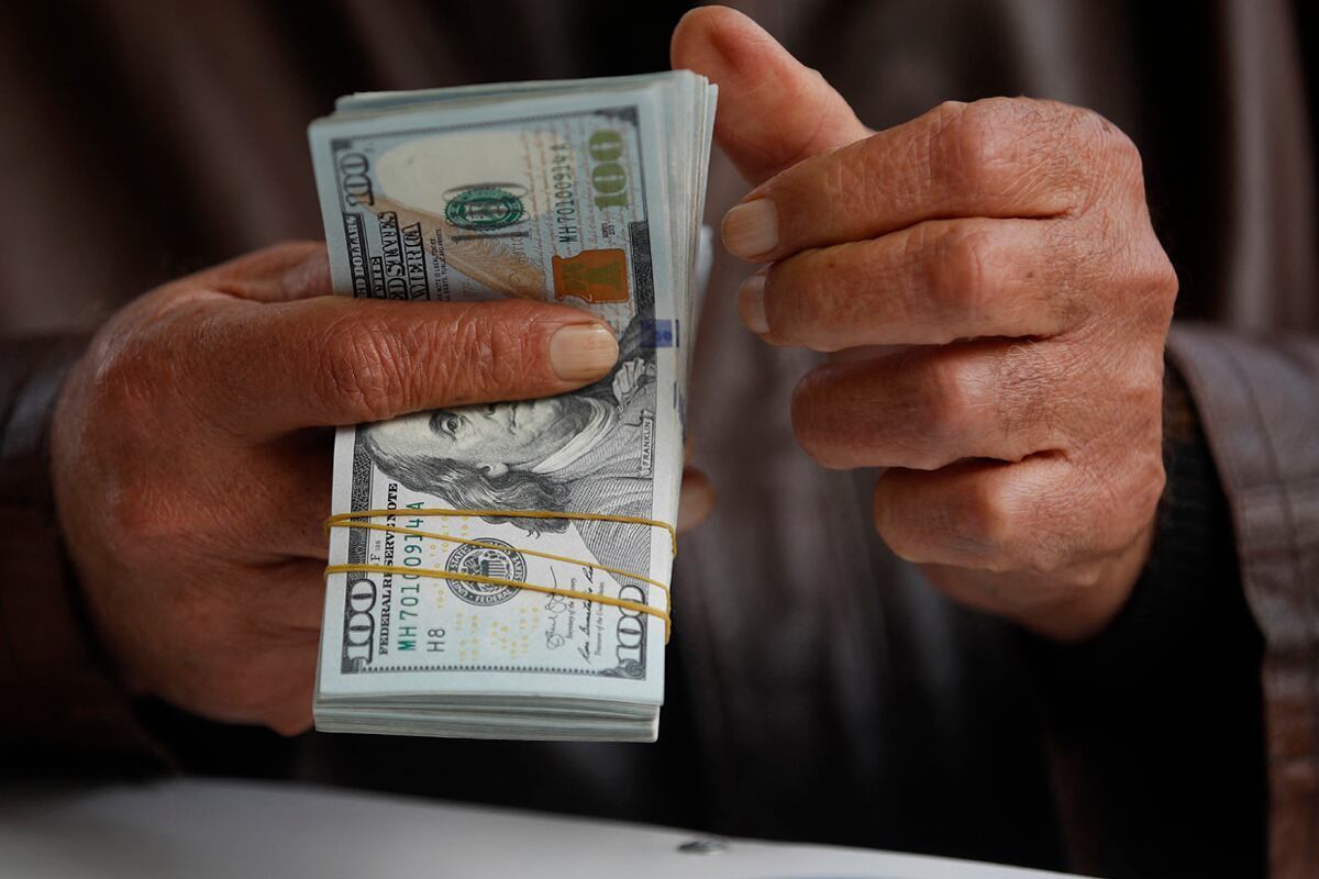 El incremento del salario mínimo en California cobró vigencia a partir del 2024 (Foto: AFP)