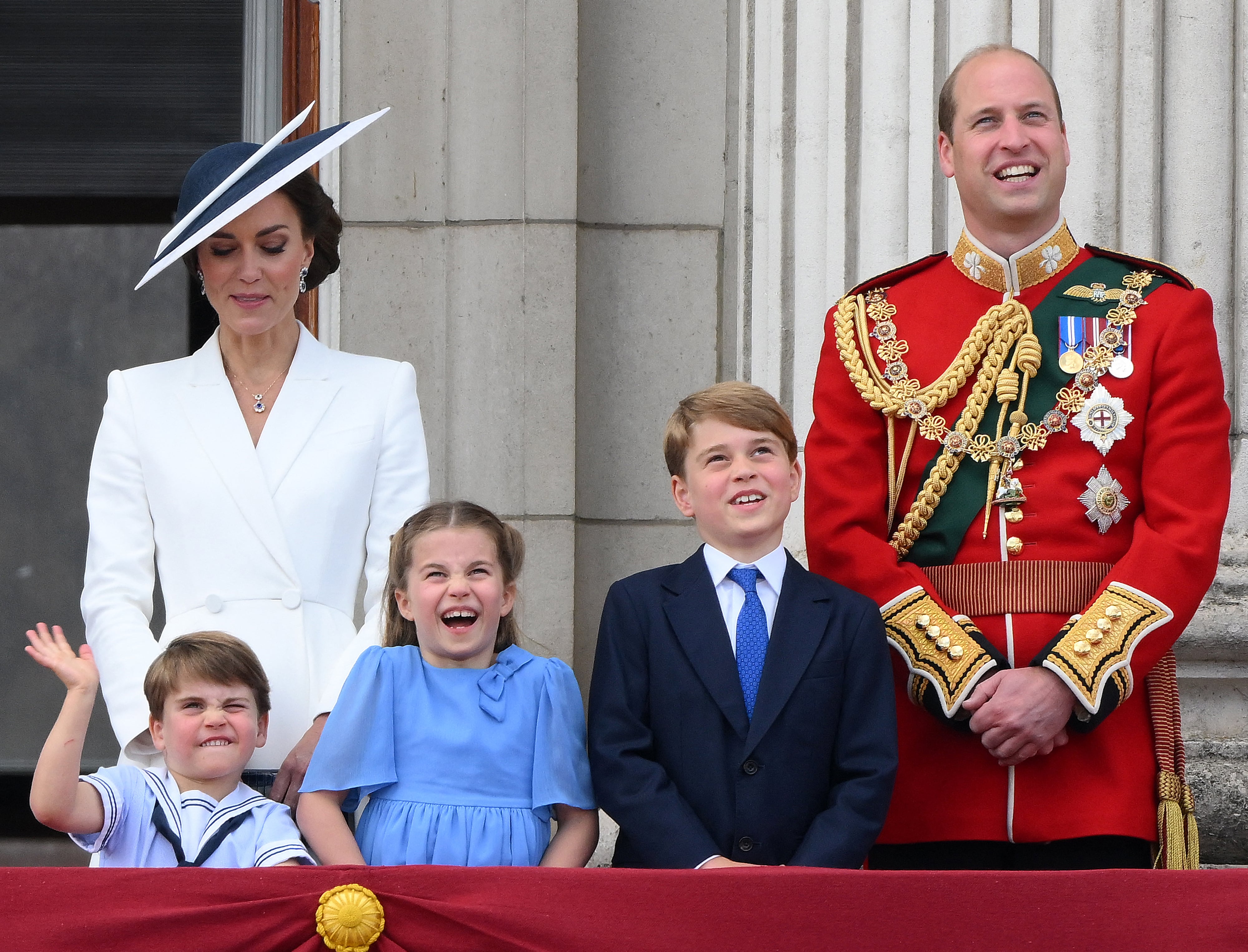 Kate Middleton y el príncipe William tienen tres hijos, a quienes ya les han explicado sobre el proceso que ella llevará con la finalidad de recuperarse (Foto: AFP)