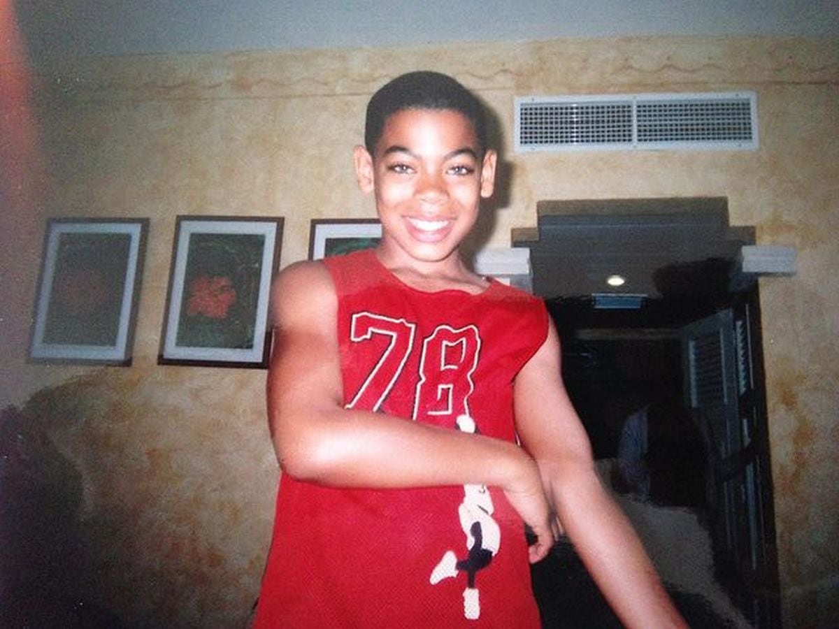 Una fotografía del actor cuando era adolescente para dar a conocer que daría voz a Mufasa en "El Rey León". La publicación es de octubre de 2021 (Foto: Aaron Pierre / Instagram)