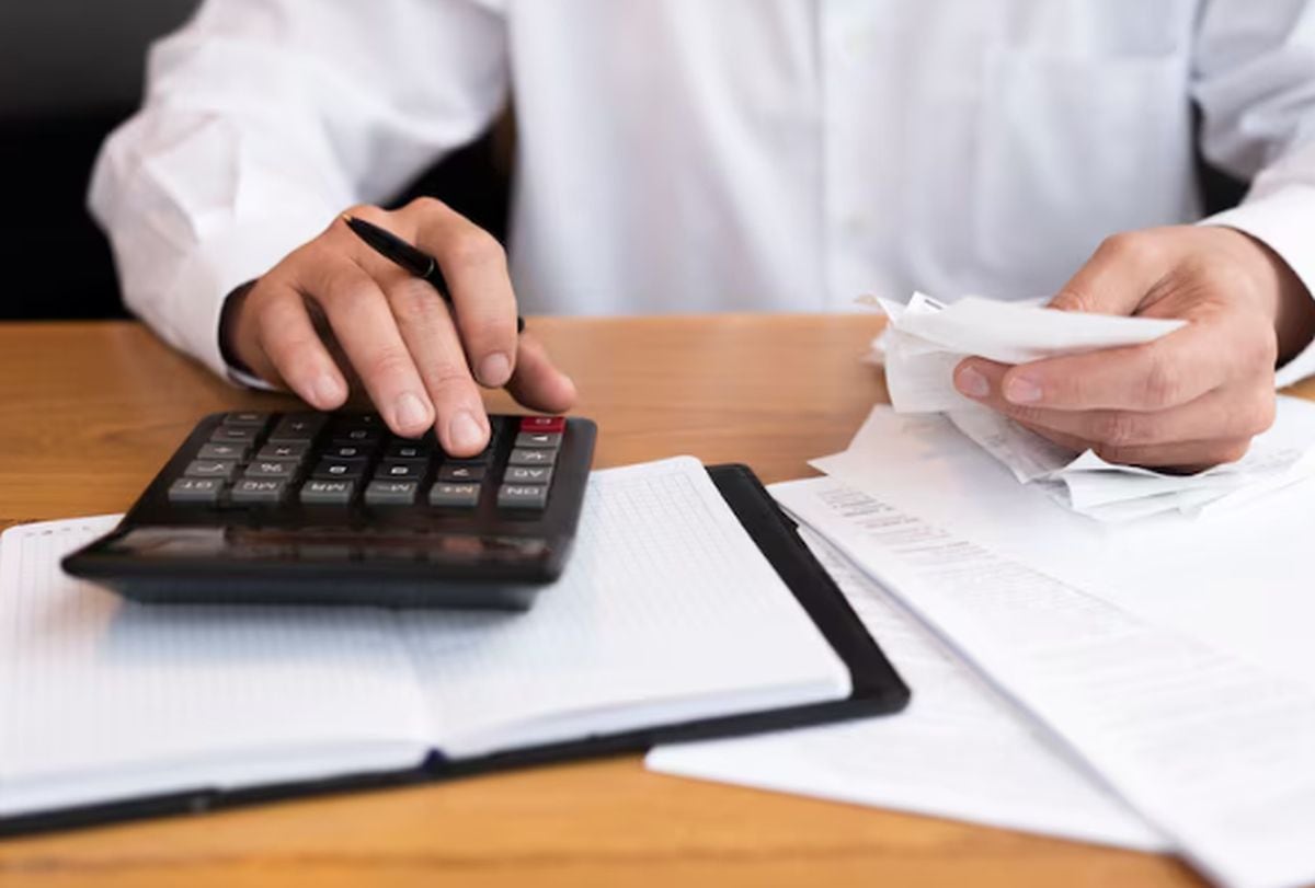 El pago de impuestos es un fuerte dolor de cabeza para los contribuyentes, pero existen maneras de hacer que ese monto que le debes al IRS sea algo menor (Foto: Freepik)