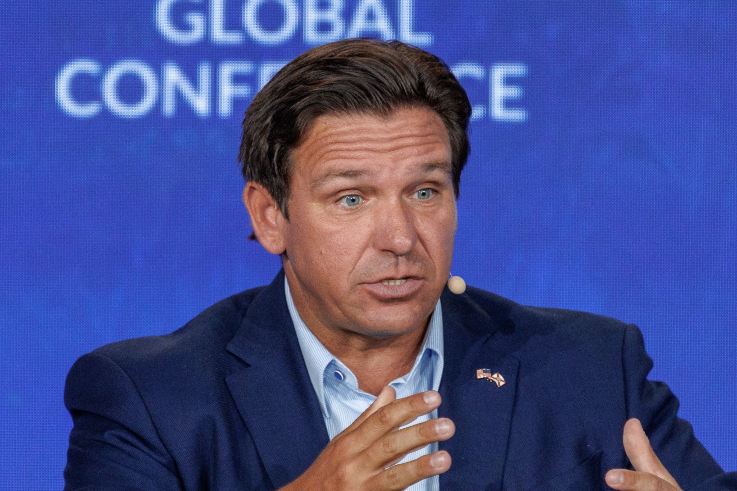DeSantis firmó esta ley el 1 de abril de 2026 (Foto: Milken Institute)