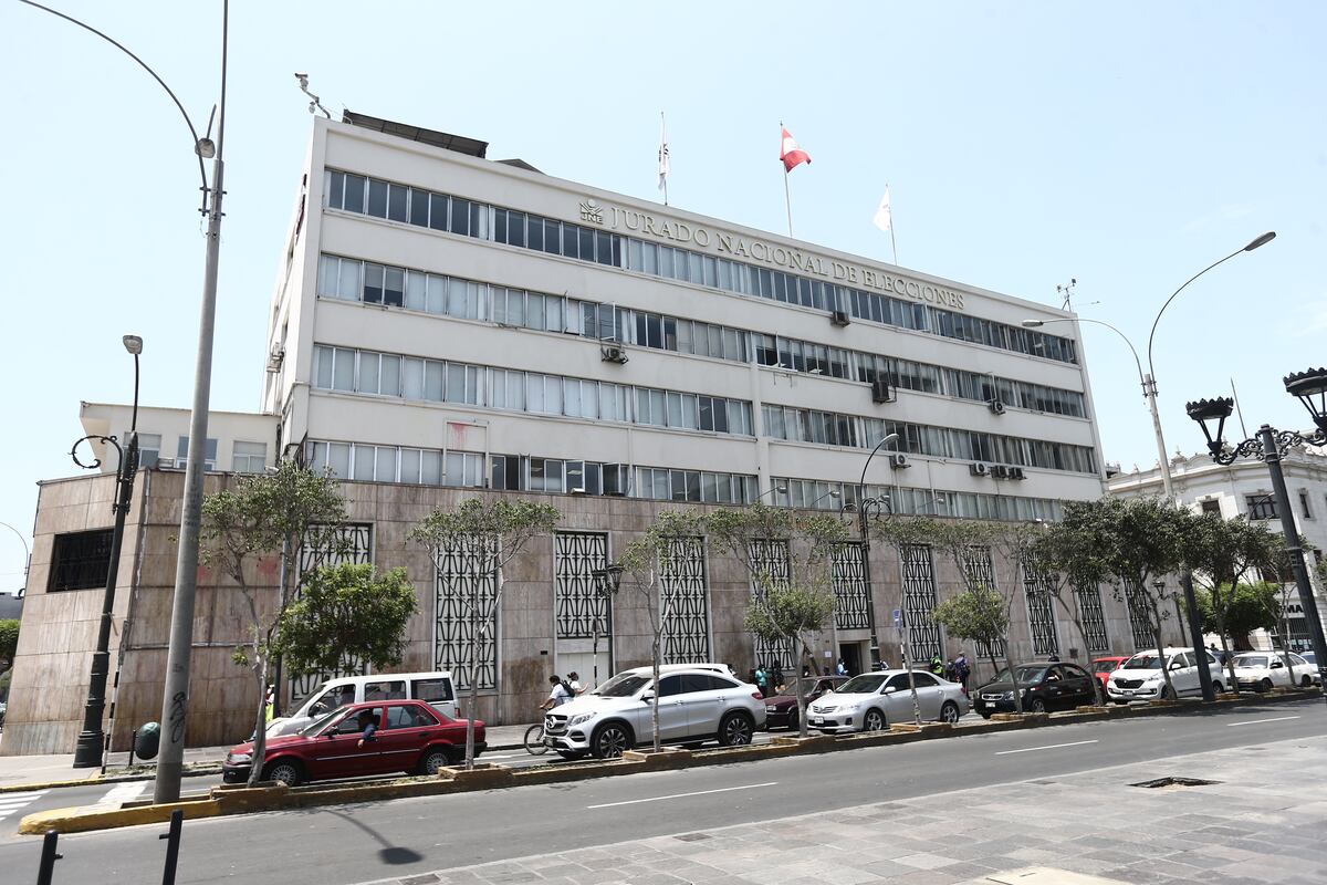 El JEE de Lima Centro precisó que el personal encargado de revisar los expedientes no detectó la duplicidad de cargos. (Foto: GEC)
FOTOS: JESUS SAUCEDO / GEC
