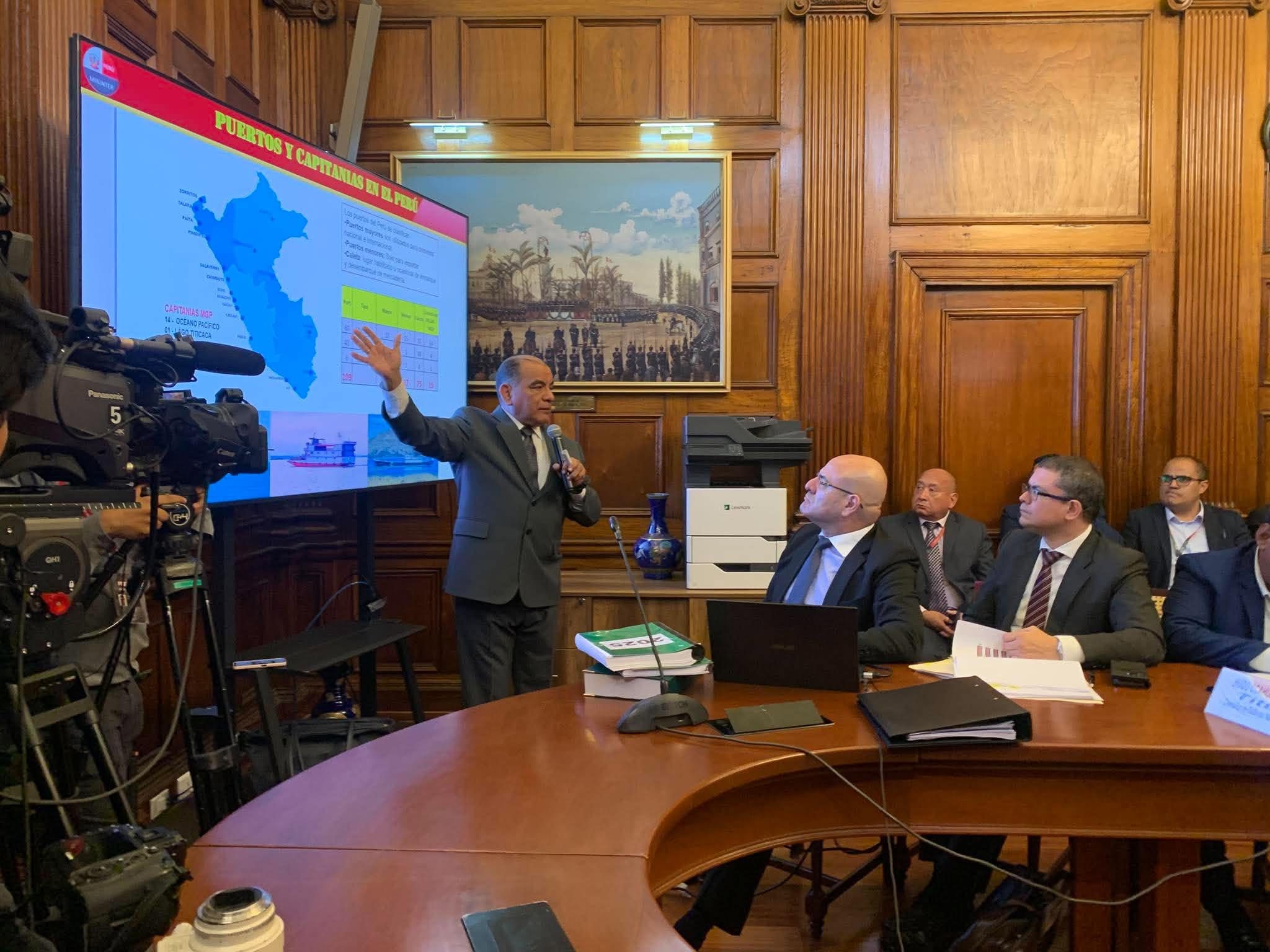 El ministro Astudillo acudió este lunes a la Comisión de Defensa Nacional del Senado. Foto: difusión